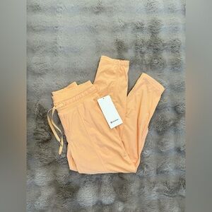NWT Lululemon Dance Studio MR Crop Size 0 Rock Melon